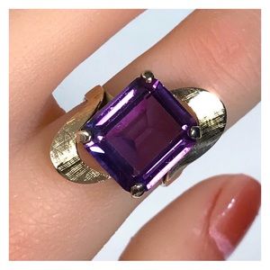 10KT COLOR CHANGING 12.22 CARAT SAPPHIRE YELLOW GOLD MID CENTURY MODERN RING